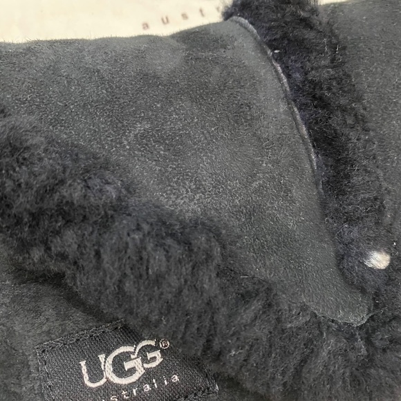 Ugg Shearling RARE 3-in-1 Belt, Shoulder, & Clutch - Picture 4 of 11